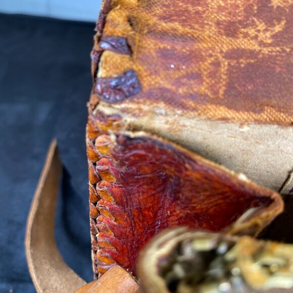 Vintage Hand Tooled, Mexican Leather Purse in Fair Condition, Priced to Sell, - Picture 11 of 12